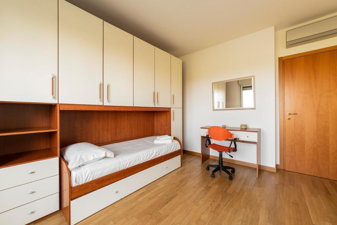 Milano Rogoredo Apt With Terrace! Apartment Exterior foto