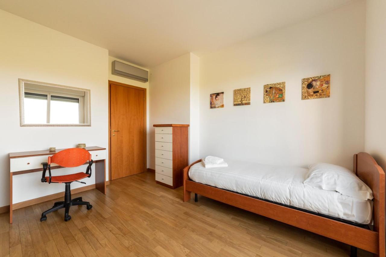 Milano Rogoredo Apt With Terrace! Apartment Exterior foto